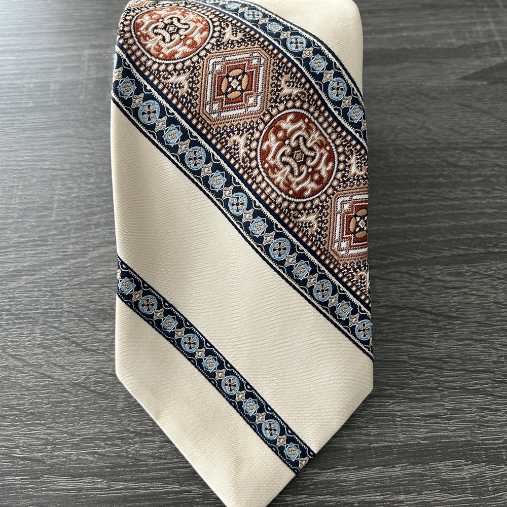 Vintage Mens Wembley Retro Paisley 100% Silk Tie Tan Brown - 55 X 4